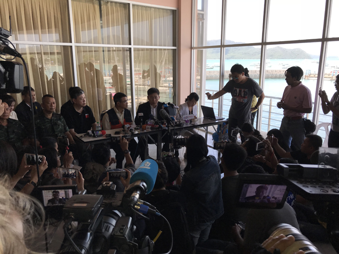 1531112579776367.jpg 中國(guó)駐泰國(guó)大使呂健現(xiàn)場(chǎng)新聞發(fā)布會(huì).JPG