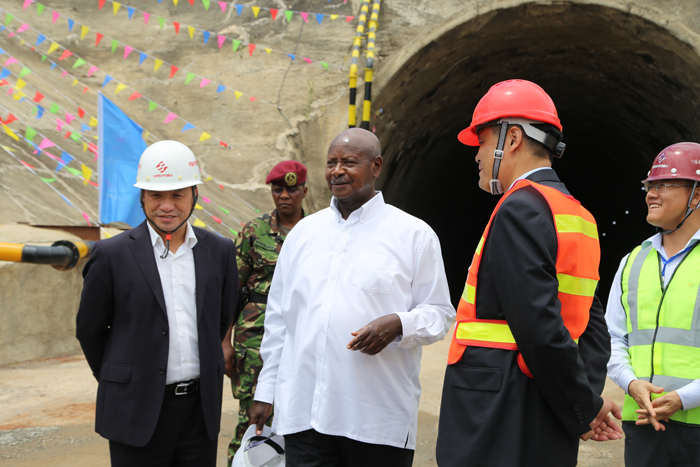 1535099783750732.jpg 現(xiàn)場交談.JPG