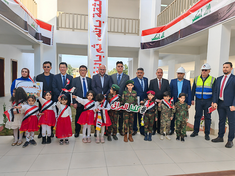 伊拉克總理出席中國電建承建的伊拉克示范學(xué)校項目首所學(xué)校移交儀式.jpg